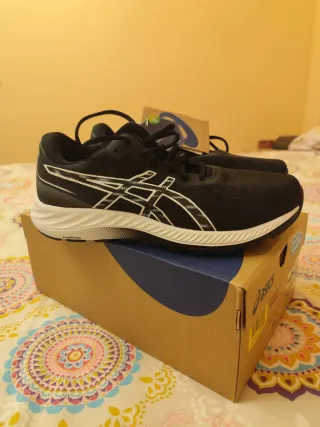 Zapatillas Asics Mujer Negras y Blancas