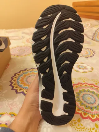 Zapatillas Asics Mujer Negras y Blancas