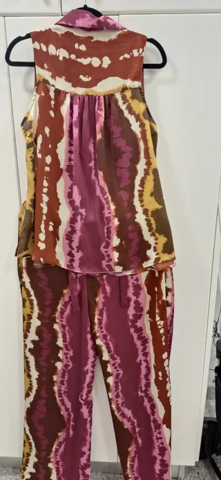 Blusa y pantalón Woman Limited Talla 40. 