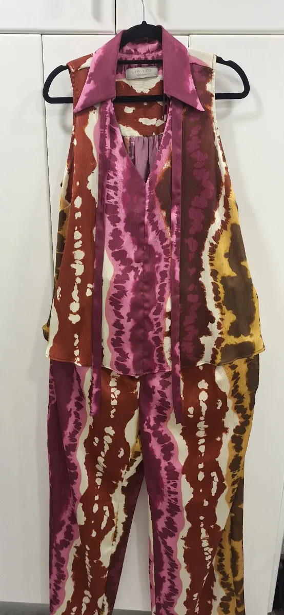 Blusa y pantalón Woman Limited Talla 40.