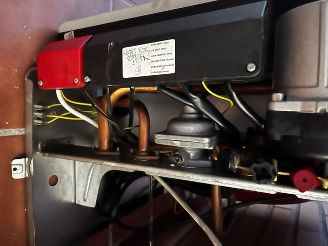 Caldera Roca Victoria. Gas Natural.