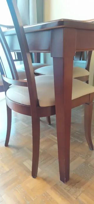 Mesa comedor extensible de madera y 6 sillas