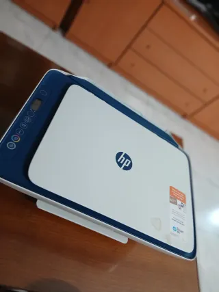 Impresora HP Blanca y Azul