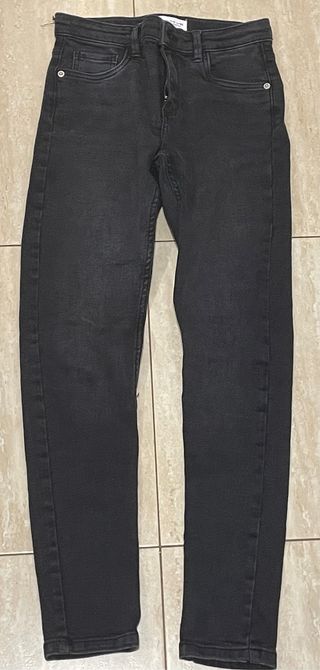 Pantalón vaquero negro