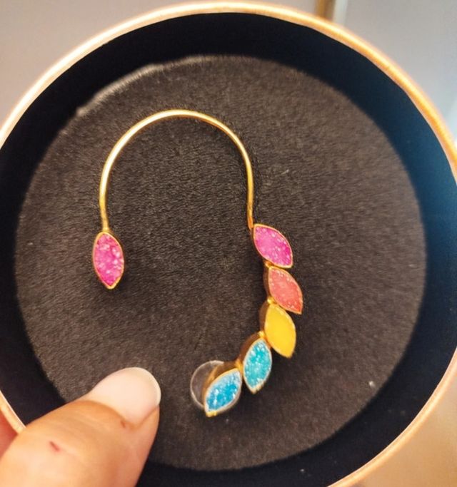 Pendientes trepadores Acus multicolor oro