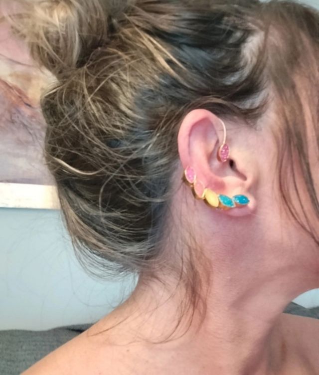 Pendientes trepadores Acus multicolor oro