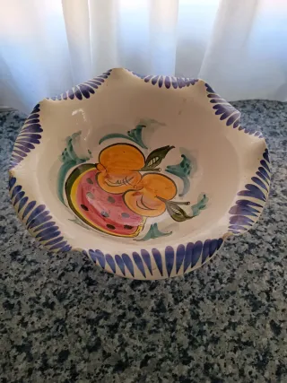 Frutero de cerámica decorado