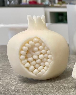 Candela melagrana in cera naturale