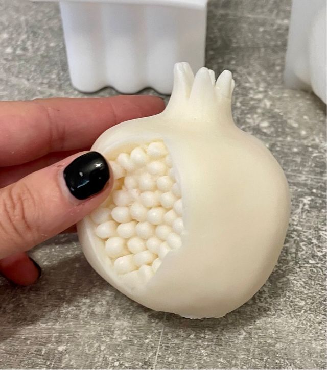 Candela melagrana in cera naturale