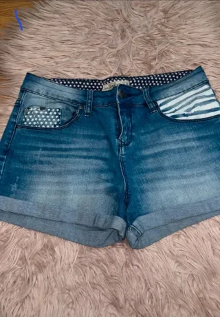 Short vaquero con estrellas inside