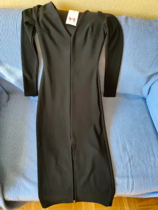 Vestido negro largo con abertura