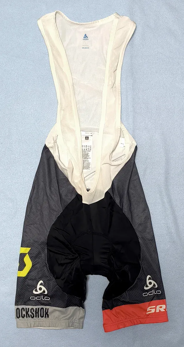 Equipación maillot y culotte Odlo Scott