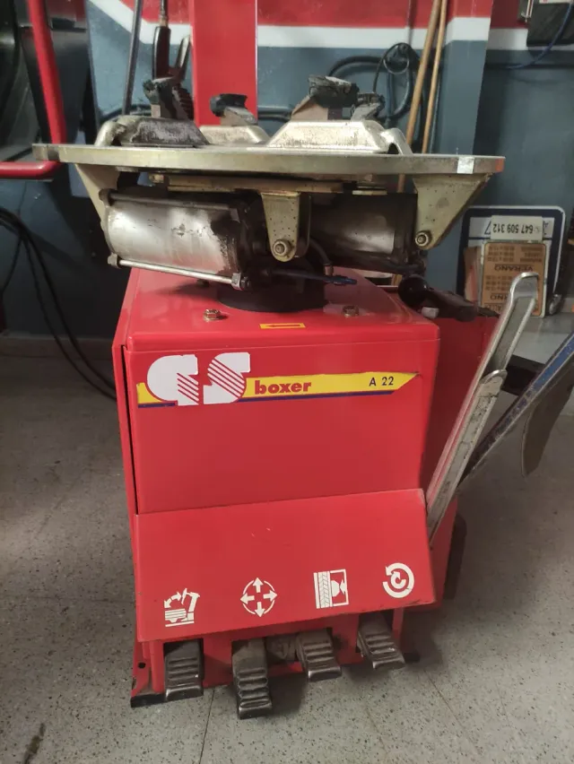 DESMONTADORA DE RUEDAS PROFESIONAL COUGAR ITALY