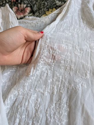 Camisa blanca mujer con bordado floral