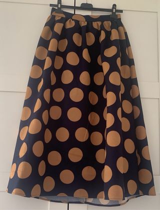 Falda midi azul marino, muy favorecedora