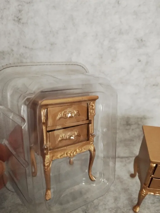 Mesitas doradas palacio de muñecas