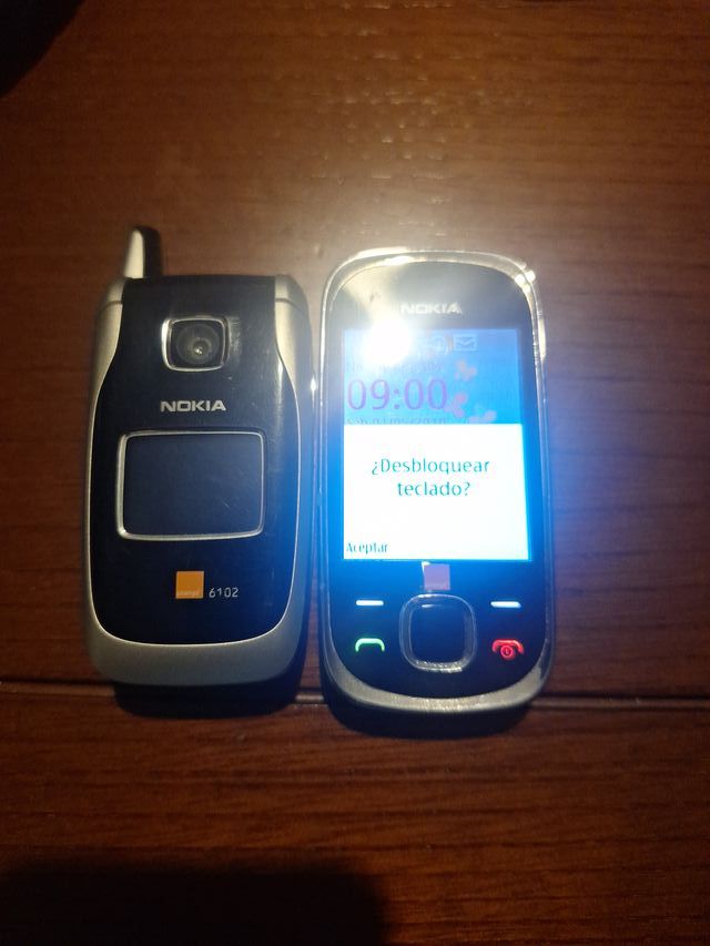 2 x Nokia 7230 y 6102