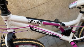 Bicicleta Wolfbike EVS Blanca y Rosa
