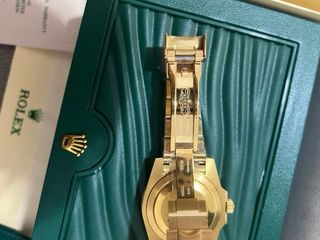 Reloj Rolex Dorado y Verde con Caja y Documentació