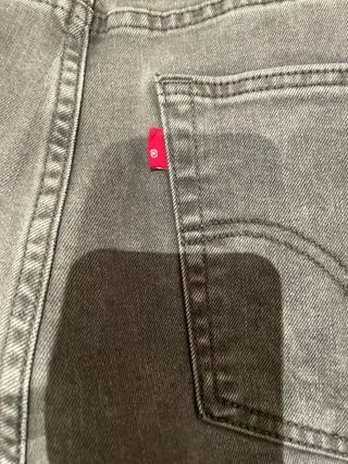 Levis 510 Súper Elásticos Gris
30w32
