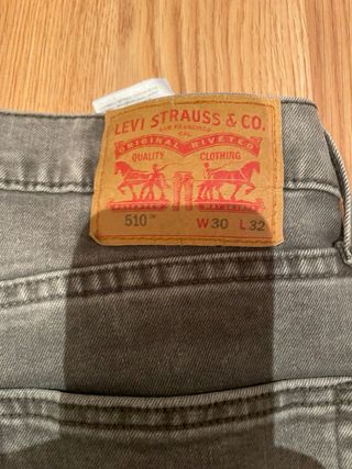 Levis 510 Súper Elásticos Gris
30w32