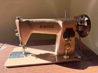 Máquina de coser SINGER antigua