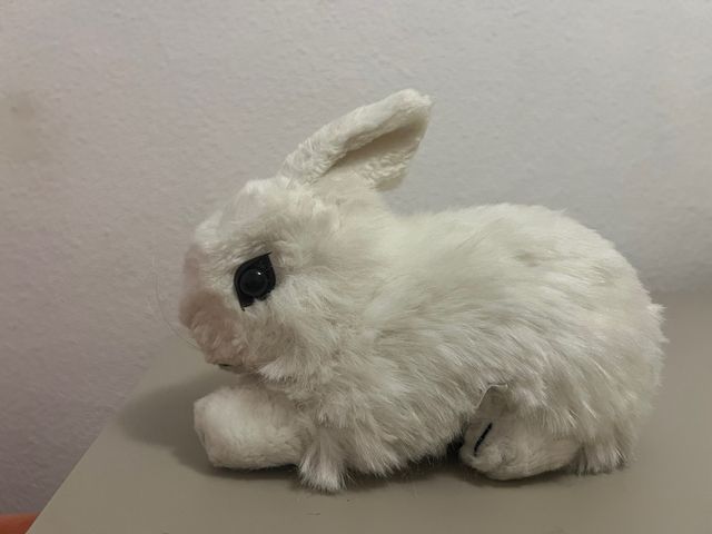 Conejito de peluche blanco