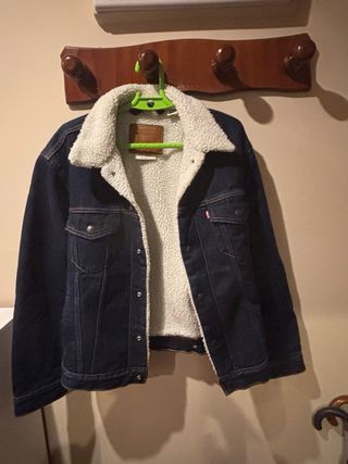 Cazadora vaquera Levi's con borreguillo
