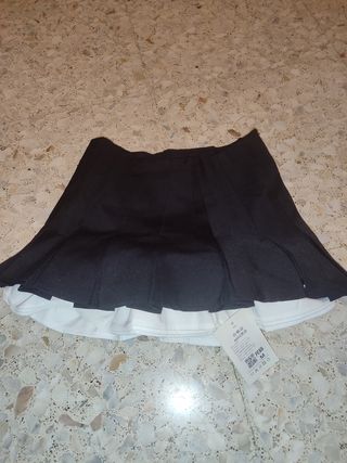 Mini falda pantalón negra marca talla M, pero es S