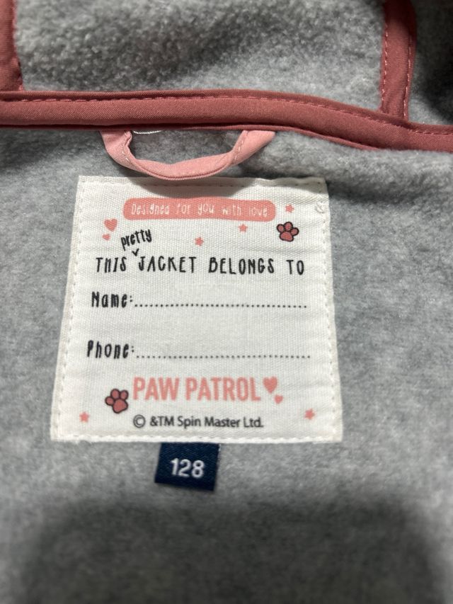 Chaqueta rosa con capucha