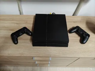 PS4 (PlayStation 4) con 2 mandos