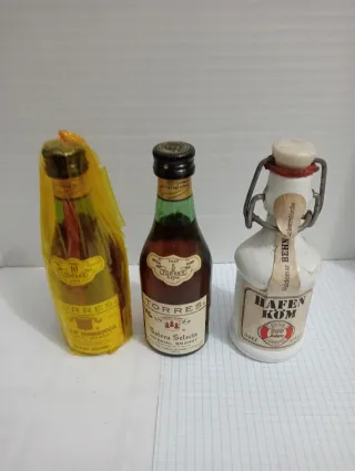 Bottiglie di liquore Torres e Hafen Kom