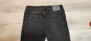 Pantalón vaquero Bershka negro desgastado