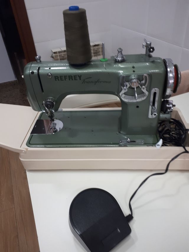 MAQUINA DE COSER REFREY 427.