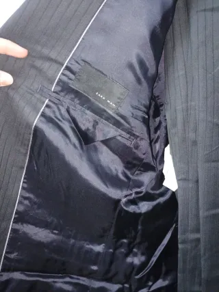 Traje de hombre Zara gris rayado