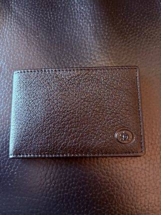 Cartera de piel nueva