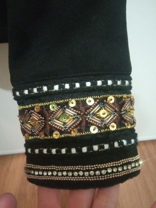 Chaqueta ante negra bordada