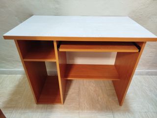 Mesa de escritorio madera y blanca