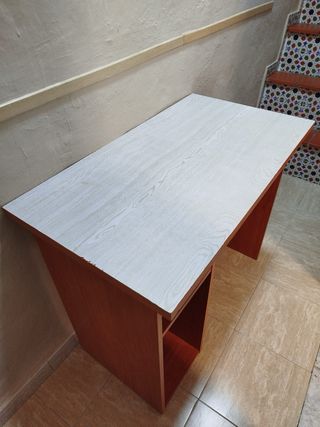 Mesa de escritorio madera y blanca