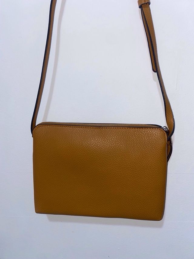 Bolso bandolera marrón y mostaza