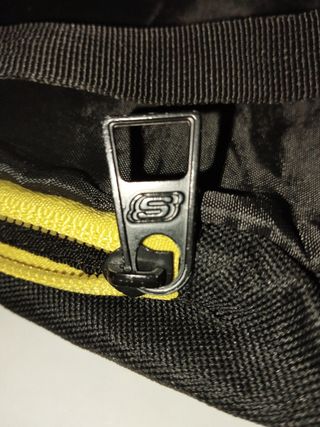 Mochila Skechers Negra y Amarilla