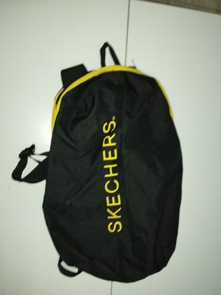 Mochila Skechers Negra y Amarilla
