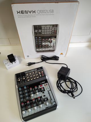 Mixer professionale Behringer Xenyx Q1002USB