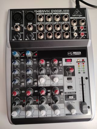 Mixer professionale Behringer Xenyx Q1002USB