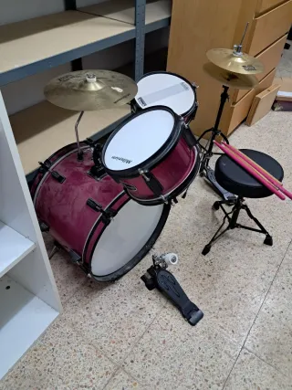 Batería de percusión infantil