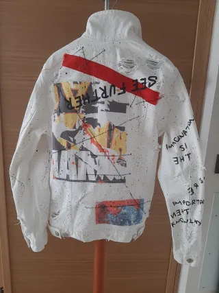 Cazadora Blanca Talla S. NUEVA. Zara 