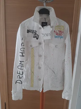 Cazadora Blanca Talla S. NUEVA. Zara 