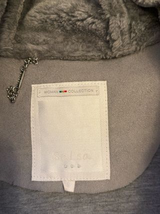Chaqueta Salsa gris con capucha y pelo