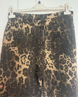 Pantalón estampado animal print