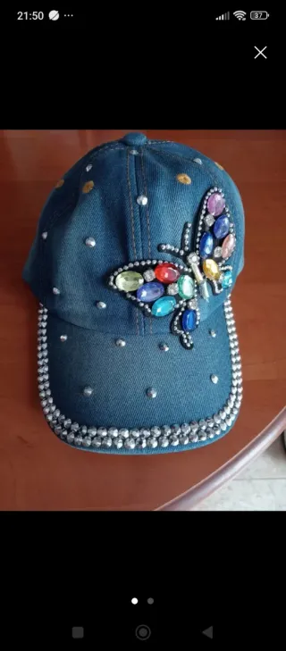 Gorra vaquera con pedrería